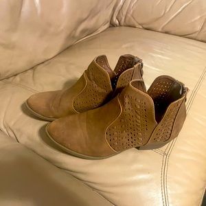 TOP MODA suede camel-colored booties Sz 8.5